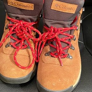 Columbia Woman’s Newton Ridge Plus Amped Waterproof Hiking Boot